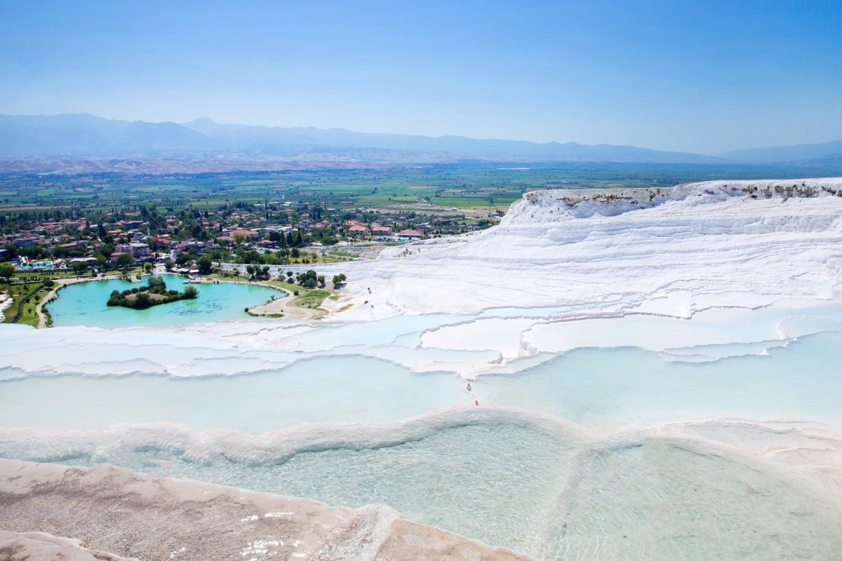 Pamukkale w Turcji - białe wapienne tarasy